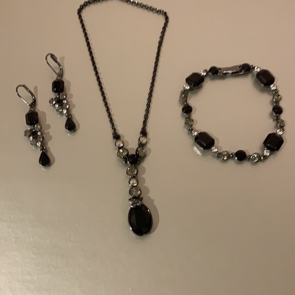 Black stone and crystal jewelry set - Picture 4 of 11